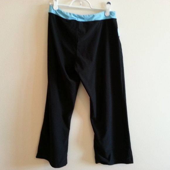 NIKE Yoga capris - black & teal - womens small - Picture 4 of 4